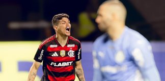 Ayrton Lucas marca o 2º gol do Flamengo na vitória sobre o Palmeiras