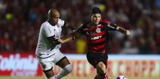 Ayrton Lucas em campo pelo Flamengo contra o Botafogo-PB