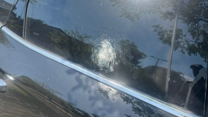 Carro do goleiro Rossi é alvejado com tiros
