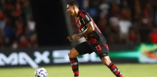 Danilo em campo pelo Flamengo contra o Botafogo-PB