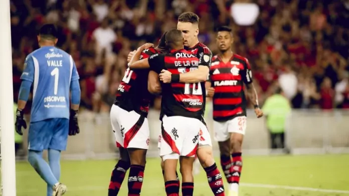 Jogadores comemoram mais um gol do Flamengo