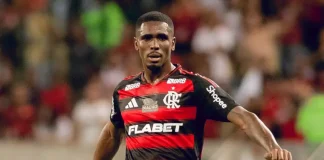 Evertton Araújo em campo pelo Flamengo