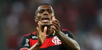Evertton Araújo em campo pelo Flamengo