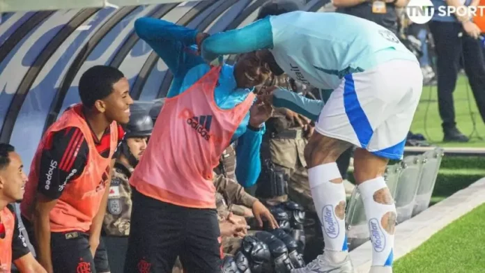 Bruno Henrique e Gabigol antes da partida entre Cruzeiro e Flamengo