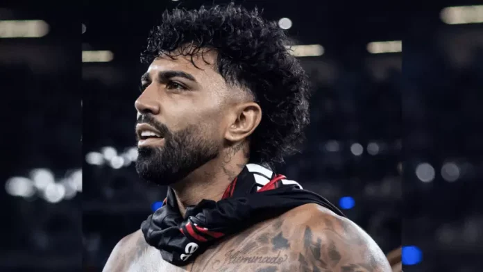 Gabigol com a camisa do Flamengo amarrada no pescoço, depois da vitória do Cruzeiro