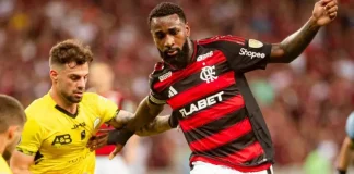 Gerson em campo pelo Flamengo contra o Deportivo Táchira