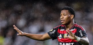 Gonzalo Plata em campo pelo Flamengo