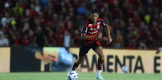 João Victor em campo pelo Flamengo contra o Botafogo-PB