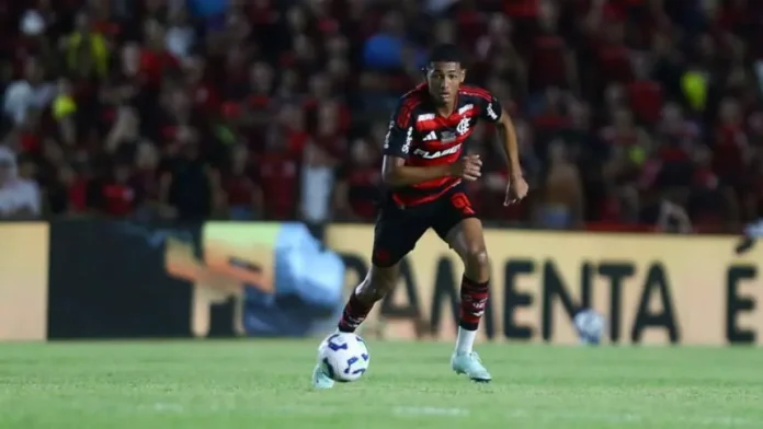 João Victor em campo pelo Flamengo contra o Botafogo-PB