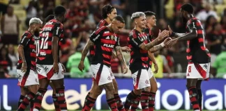 Jogadores do Flamengo comemoram mais um gol do Flamengo sobre o Botafogo-PB