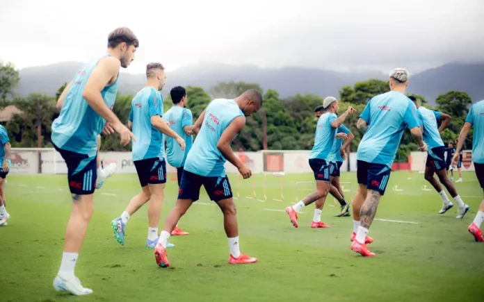 Jogadores do Flamengo em treino no Ninho do Urubu