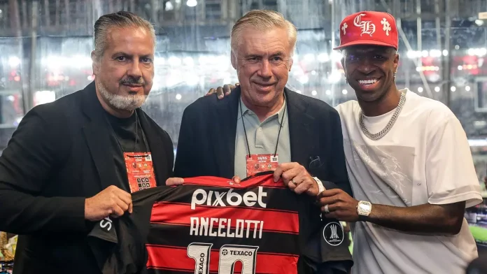 Jose Boto, Ancelotti e Vini Jr, presentes no Maracanã na vitória do Flamengo sobre o Deportivo Táchira