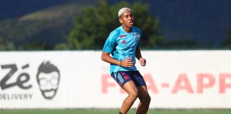 Joshua em treino do Flamengo no Ninho do Urubu
