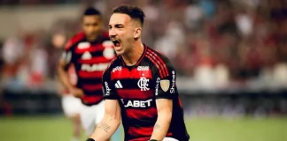 Léo Ortiz comemora gol do Flamengo sobre a LDU