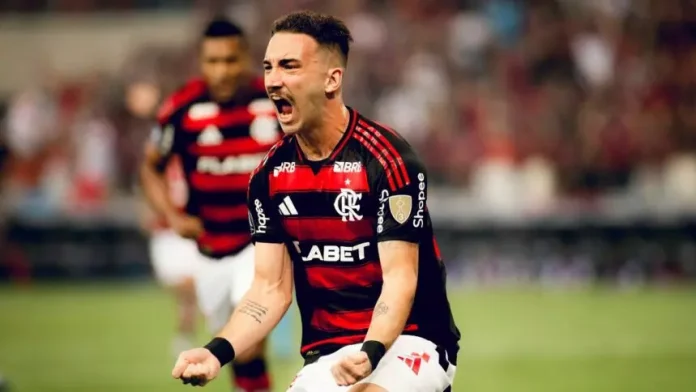 Léo Ortiz comemora gol do Flamengo sobre a LDU