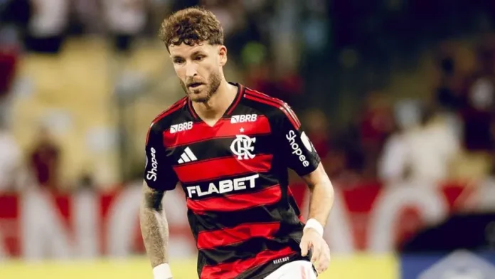 Léo Pereira em campo pelo Flamengo