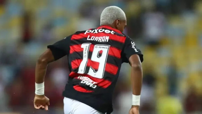 Lorran em campo pelo Flamengo