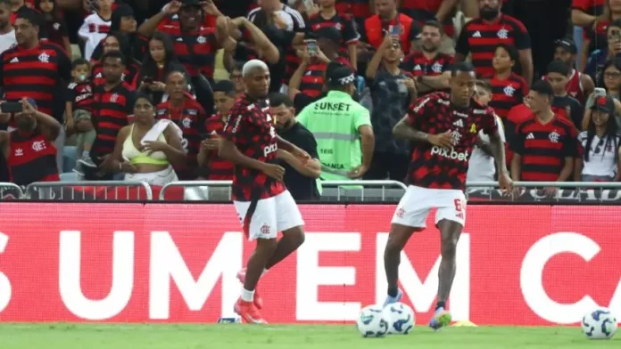 Lorran e Wallace Yan no pré jogo de Flamengo x Botafogo