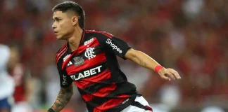 Luiz Araújo em campo pelo Flamengo contra o Bahia