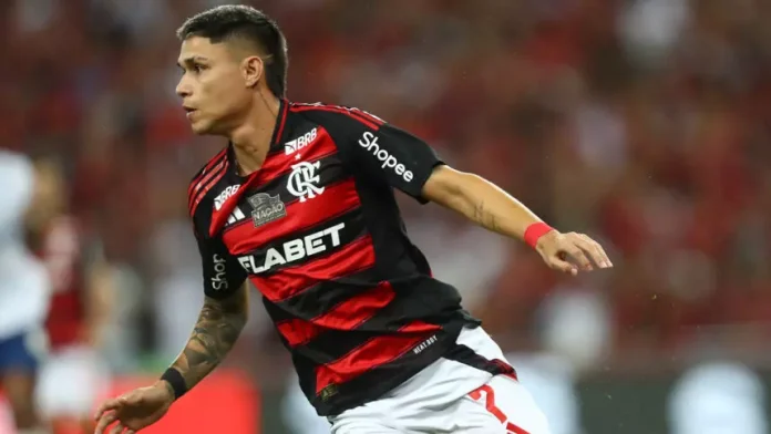Luiz Araújo em campo pelo Flamengo contra o Bahia