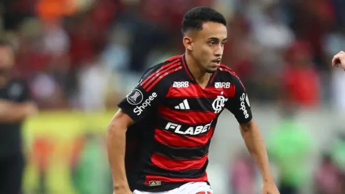 Matheus Gonçalves em campo pelo Flamengo
