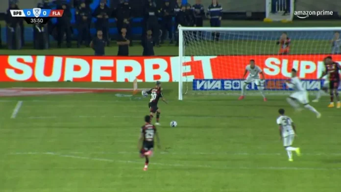 Michael perde gol sem goleiro no jogo entre Flamengo x Botafogo-PB