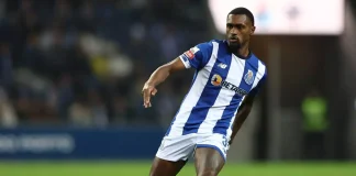 Zagueiro Otávio em campo pelo Porto
