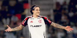 Pedro em campo pelo Flamengo contra o Central Córdoba