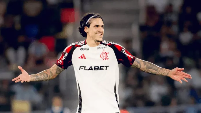Pedro em campo pelo Flamengo contra o Central Córdoba