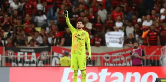 Rossi em campo pelo Flamengo contra o Bahia