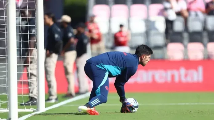 Goleiro Rossi em treino do Flamengo