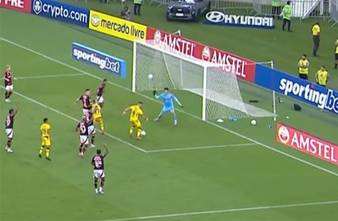 Rossi faz grande defesa e salva o Flamengo de eliminação vergonhosa no Maracanã