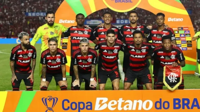 Time do Flamengo posa pra foto antes do jogo contra o Botafogo-PB pela Copa do Brasil