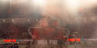 Torcida do Flamengo homenageia Vini Jr antes do clássico contra o Botafogo