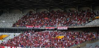 Torcida do Flamengo presente no Mineirão