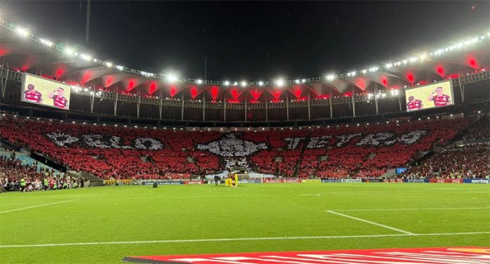 Torcida do Flamengo e o mosaico 