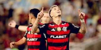 Varela comemora gol do Flamengo contra o Botafogo-PB