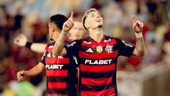 Varela comemora gol do Flamengo contra o Botafogo-PB
