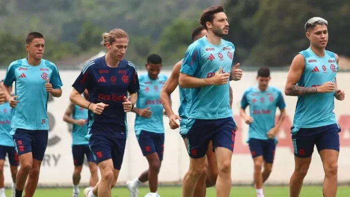 Viña, Luiz Araújo, Filipe Luís e demais jogadores em corrida no Ninho do Urubu