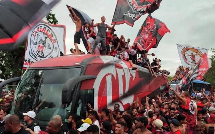 Torcida do Flamengo em peso no AeroFla