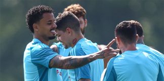 Allan, Ayrton Lucas, Léo Pereira e demais jogadores em treino do Flamengo em Atlantic City