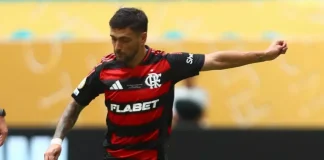Arrascaeta em campo pelo Flamengo contra o Bayern de Munique