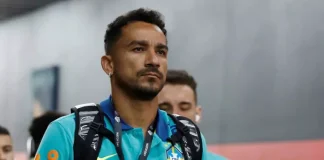 Danilo com a Seleção Brasileira para o jogo contra o Equador
