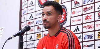 Danilo em entrevista coletiva pelo Flamengo