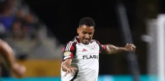Danilo em campo pelo Flamengo contra o Los Angeles