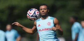 De la Cruz em treino do Flamengo em Atlantic City