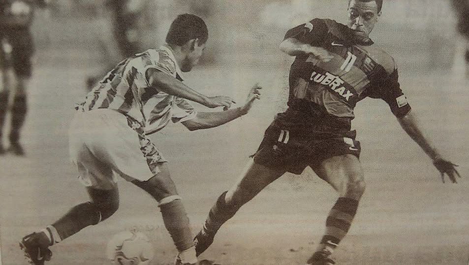 Denílson em campo na vitória do Flamengo sobre o Bétis, no dia 29 de agosto de 2000