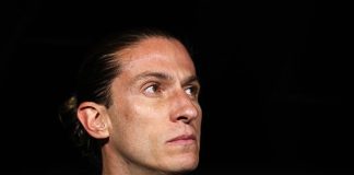 Filipe Luís em campo comandando o Flamengo