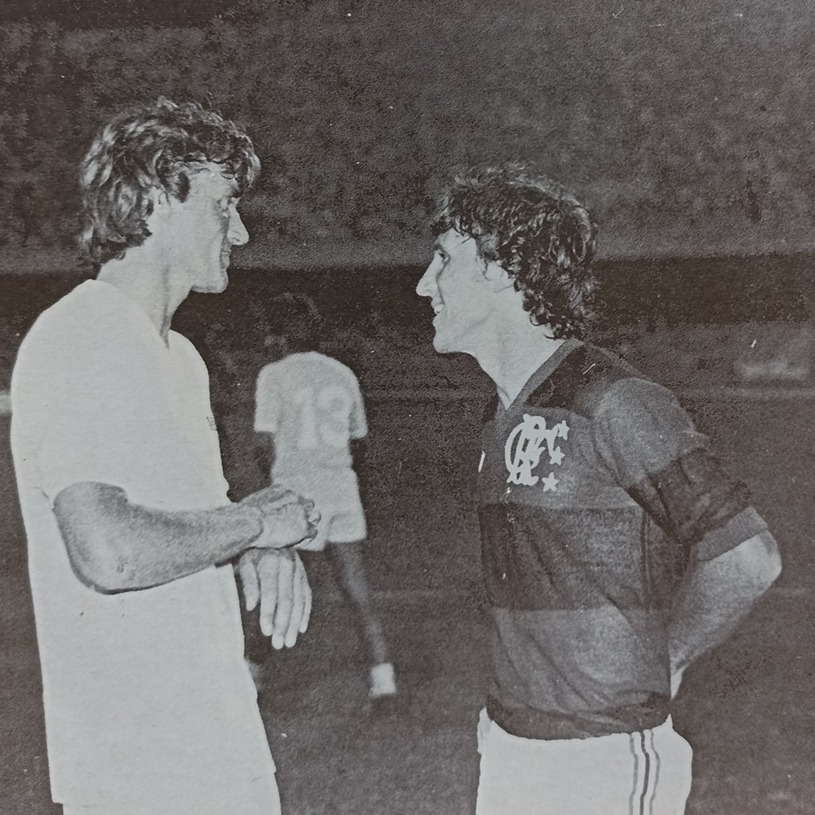 Ruud Krol e Zico, no jogo em que o Flamengo goleou o Napoli por 5x0, no dia 14 de junho de 1981