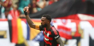 Gerson em campo pelo Flamengo contra o Bayern de Munique
